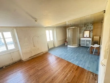 RARE   Maison de ville à fort potentiel en plein coeur de Lav