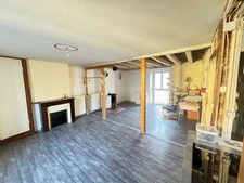 RARE   Maison de ville à fort potentiel en plein coeur de Lav