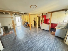 RARE   Maison de ville à fort potentiel en plein coeur de Lav