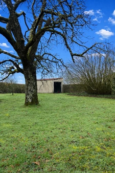 Maison à rénover avec grand terrain constructible- Saint-Pie