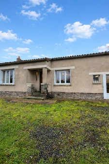 Maison à rénover avec grand terrain constructible- Saint-Pie