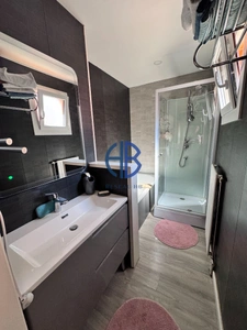 Maison rénovée de 104 m² avec jardin, piscine et Garage- cadre paisible