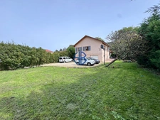 Maison familiale de 100 m² sur terrain de 1300 m² ? Montrevel