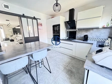 Maison rénovée de 104 m² avec jardin, piscine et Garage- cadre paisible