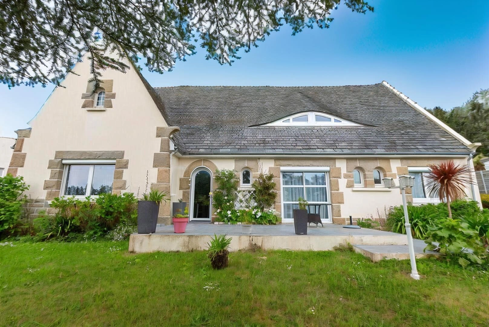 Maison 8 pièces 236 m² · à Yffiniac · 236 m² · 599 730 €