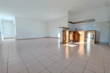 Appartement T3 rénové avec jardinet privatif   Centre Sainte