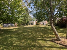 À vendre : belle maison de standing avec SPA, jardin arboré 