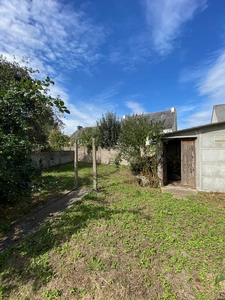 GUINGAMP - MAISON SITUEE  A PROXIMITE DES ECOLES ET DES COMM