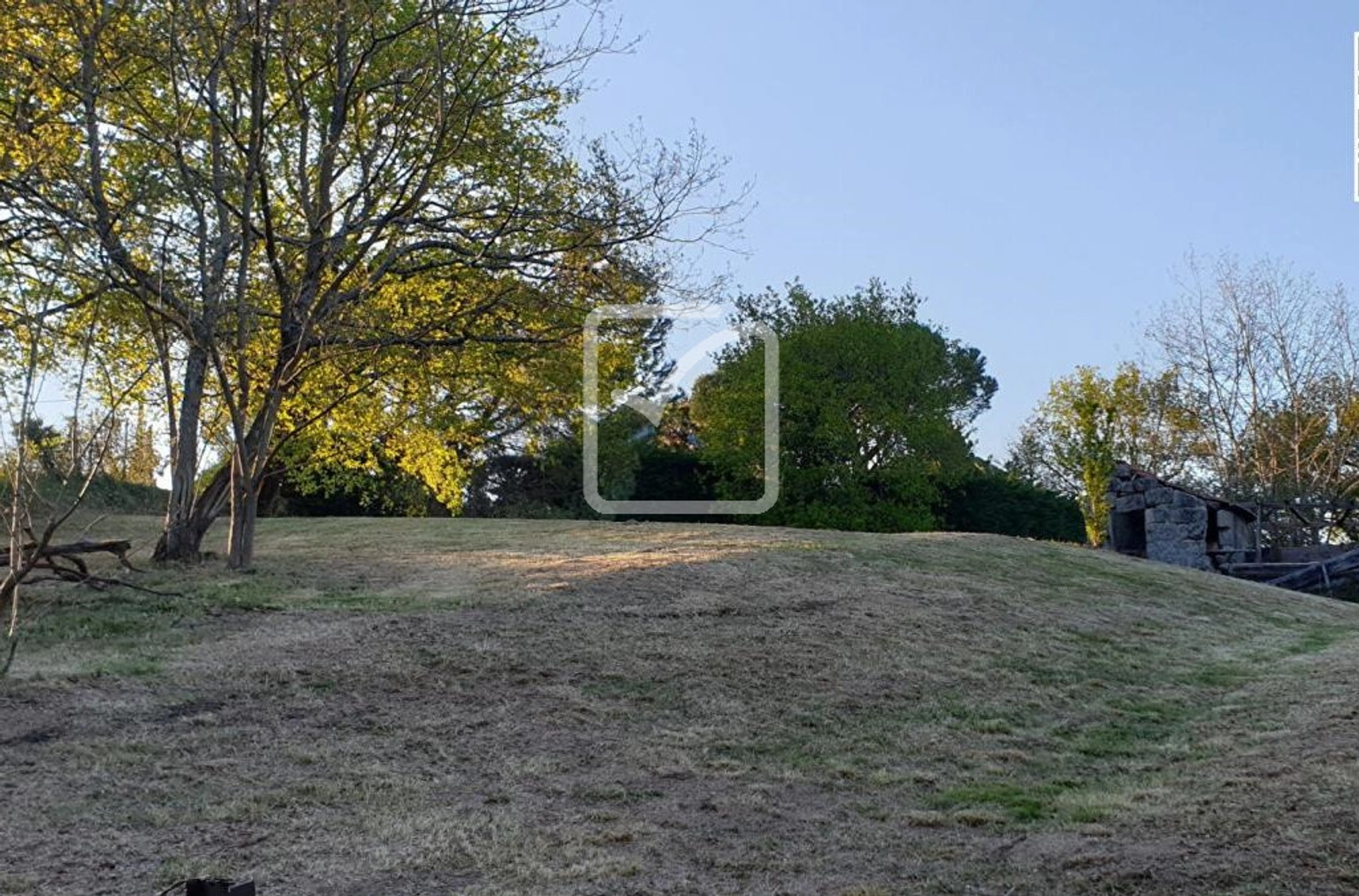 Terrain 1800 m² · à Brive-la-Gaillarde · 1 800 m² · 49 990 €