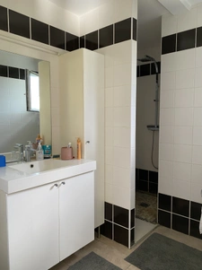 Contemporaine beaux volumes au calme.