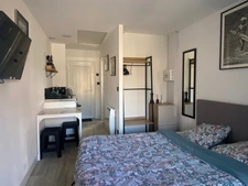 Maison lumineuse avec studio.