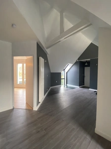 Belle contemporaine dans un cadre verdoyant.