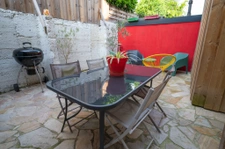 Maison rénovée 3 chambres, terrasse.