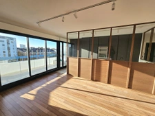 T4 Dernier étage rénové double garage.