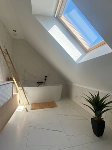 Maison lumineuse avec studio.