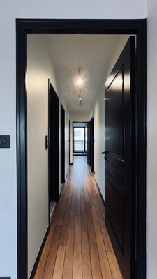 Dernier étage rénové double garage.