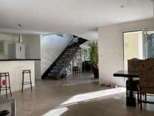 Contemporaine beaux volumes au calme.