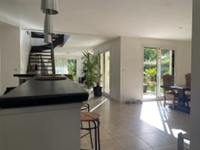 Contemporaine beaux volumes au calme.