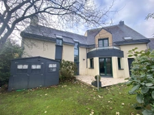 Maison au calme proche bourg, double garage.