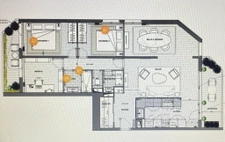T4 Dernier étage rénové double garage.