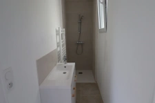 Pavillon de plain-pied en centre bourg. 