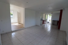 Pavillon de plain-pied en centre bourg. 