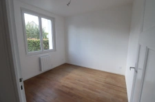 Pavillon de plain-pied en centre bourg. 