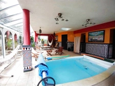 Maison familiale 7 chambres avec jardin piscine  et 3 terras