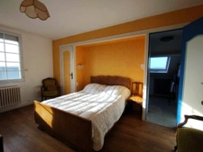 Liffré centre   grande maison 7 ch avec piscine et potentiel