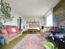 BAISSE DE PRIX pour ce T4  fonctionnel et lumineux et cave 