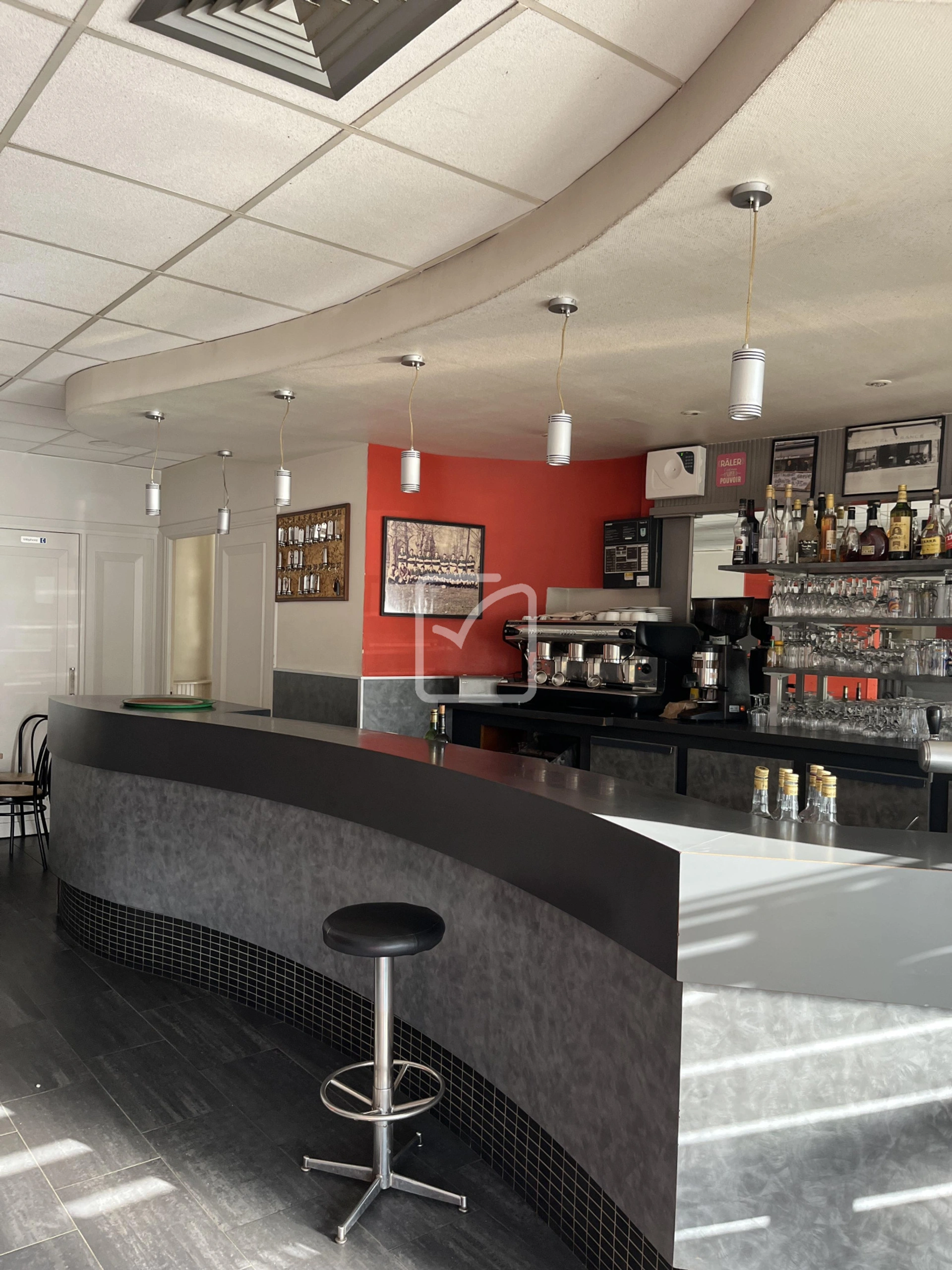A vendre hôtel-bar-restaurant- coeur d'activité-26 chambres · à Objat · 799 m² · 165 000 €