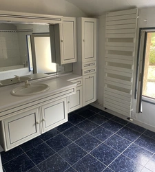 Maison spacieuse avec 6 chambres, piscine chauffée et étang 