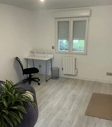 Maison spacieuse avec 6 chambres, piscine chauffée et étang 