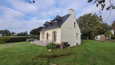 Maison néo-bretonne à réinventer sur 2 400 m2 de terrain