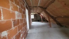 Maison néo-bretonne à rénover, beau potentiel sur terrain de