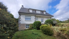 Maison néo-bretonne à rénover, beau potentiel sur terrain de