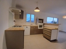 Maison familiale de plain-pied avec beau terrain 