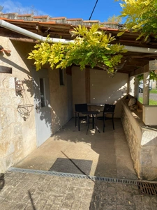 Ancien presbytère en pierre au charme authentique proche CHA