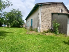 Maison en pierre de plain-pied proche Piégut-Pluviers (Périg