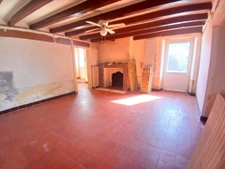 Charmante maison en pierre à finir de rénover   À 5 min de R