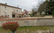 Belle maison en pierre, volumes généreux et charme à MORNAC