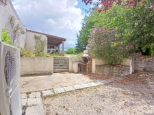 Belle maison en pierre, volumes généreux et charme à MORNAC