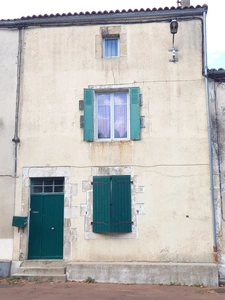  Maison en pierre rénovée, charme, confort et commodités à p