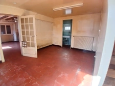 Charmante maison en pierre à finir de rénover   À 5 min de R