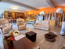 Belle maison en pierre, volumes généreux et charme à MORNAC