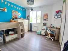 Maison familiale avec beau terrain !