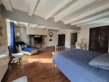 Ancien presbytère en pierre au charme authentique proche CHA