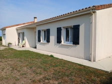 Maison familiale de plain-pied avec beau terrain 