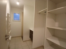 Maison familiale de plain-pied avec beau terrain 