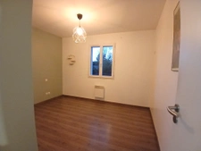 Maison familiale de plain-pied avec beau terrain 